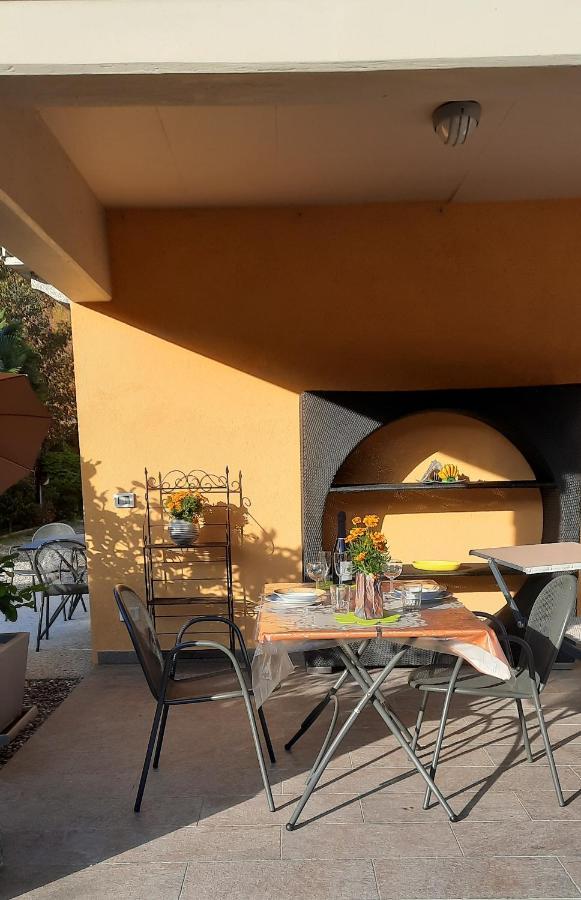 Ferienwohnung Gallo Mit Ueberdachter Terrasse Parkplatz 100 Mtr Z Strand Cannobio Zewnętrze zdjęcie